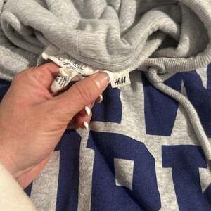 H&M L.O.G.G Heather Gray "VERBAL" Thick Pullover Front Pocket Hoodie